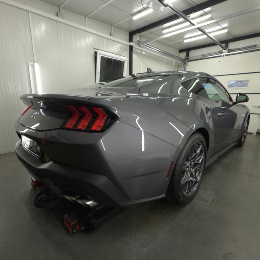 mustang-03