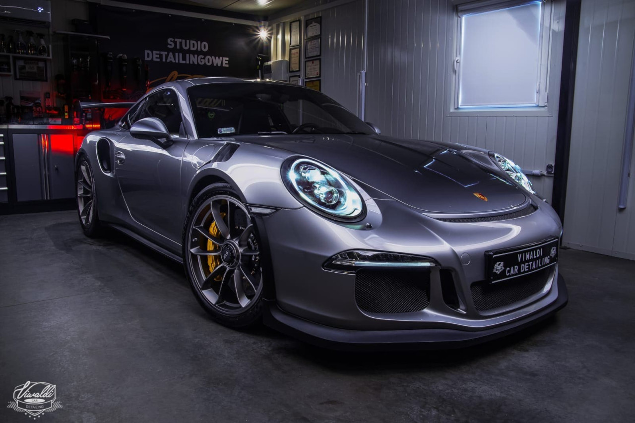 porsche-911-gt3-rs-1