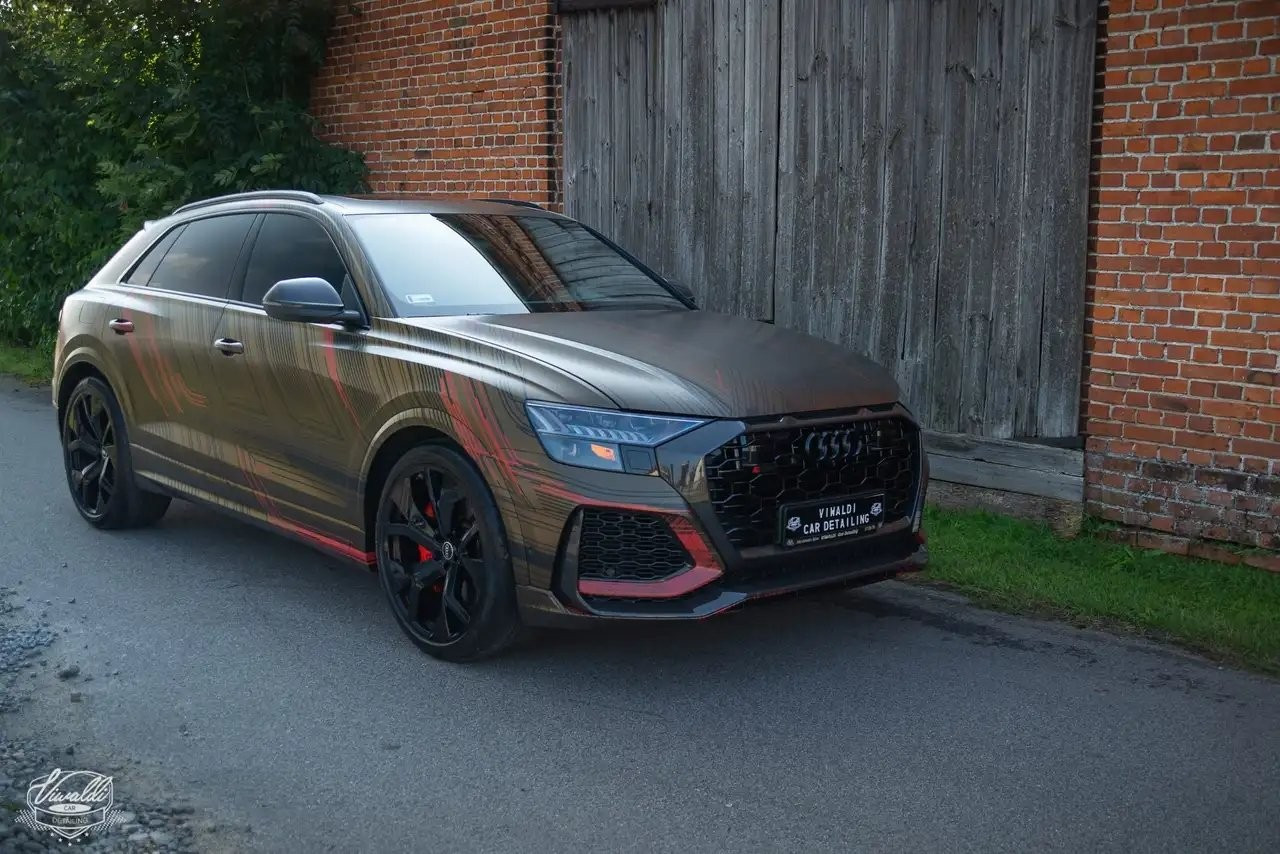 audi-rsq8-12